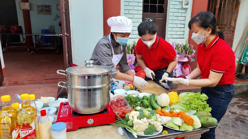 C:\Users\Techsi.vn\Desktop\tổ nuôi\z3874439949992_00189901a6b7a12b4c9d96596f2388c2.jpg