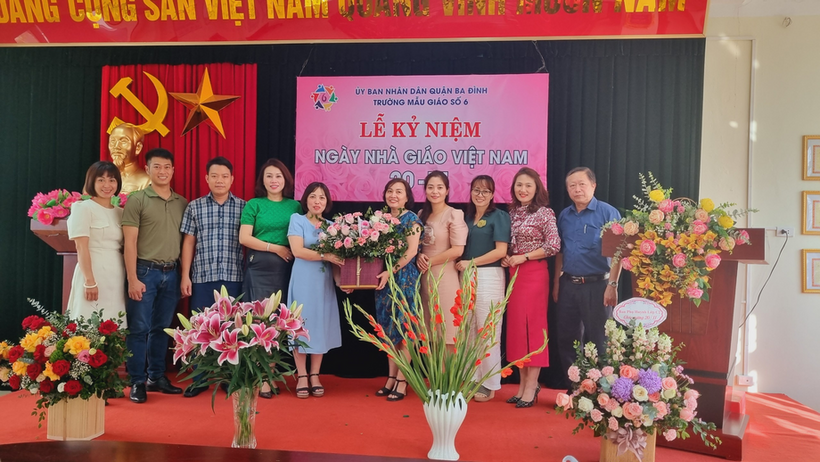 A group of people posing for a photo
Description automatically generated