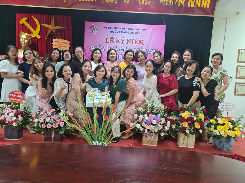 A group of people posing for a photo
Description automatically generated