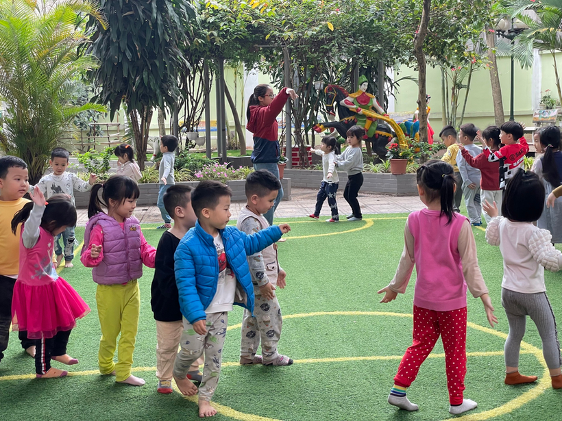 A group of children playing in a park

Description automatically generated with low confidence