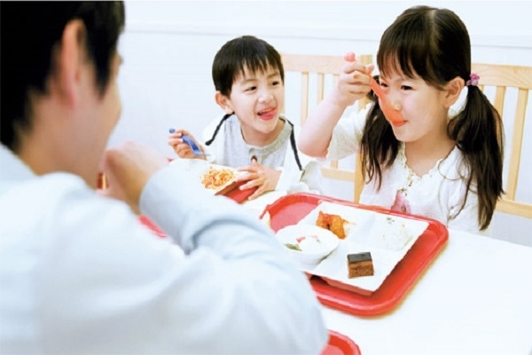 Tại sao cần dạy trẻ kỹ năng tự phục vụ từ sớm