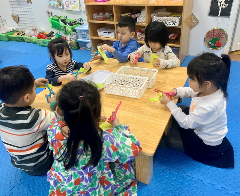 C:\Users\Lop B1\Desktop\anh hoạt dong\z4184233772433_32a6d38563237477c62d8afeaf818657.jpg