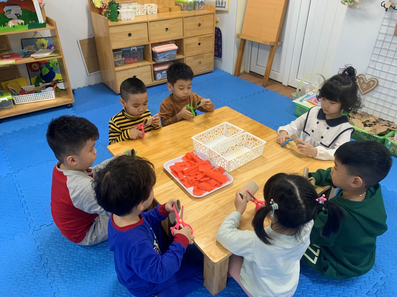 C:\Users\Lop B1\Desktop\anh hoạt dong\z4184258326024_bcfaf1051d3ae761eb6c03bfca6634ef.jpg