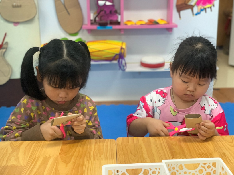 C:\Users\Lop B1\Desktop\anh hoạt dong\z4184257946520_19494506277a0e3d26dc8ae064c5e2d8.jpg