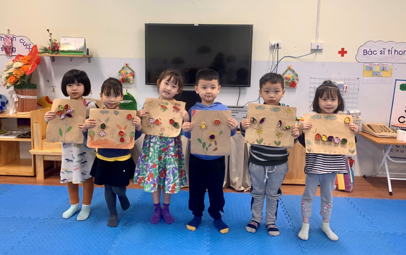 C:\Users\Lop B1\Desktop\anh hoạt dong\z4184275636949_5a7a0ffcf1ae5048b1e1bbbee7ae8315.jpg