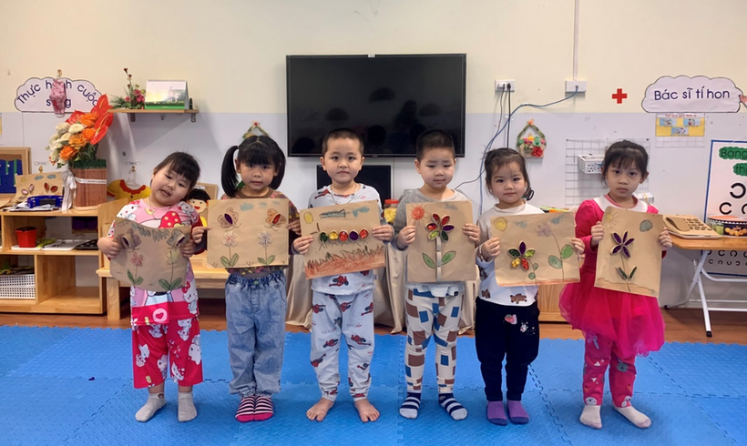 C:\Users\Lop B1\Desktop\anh hoạt dong\z4184275671147_90009a805c4412f91285c543494601f2.jpg