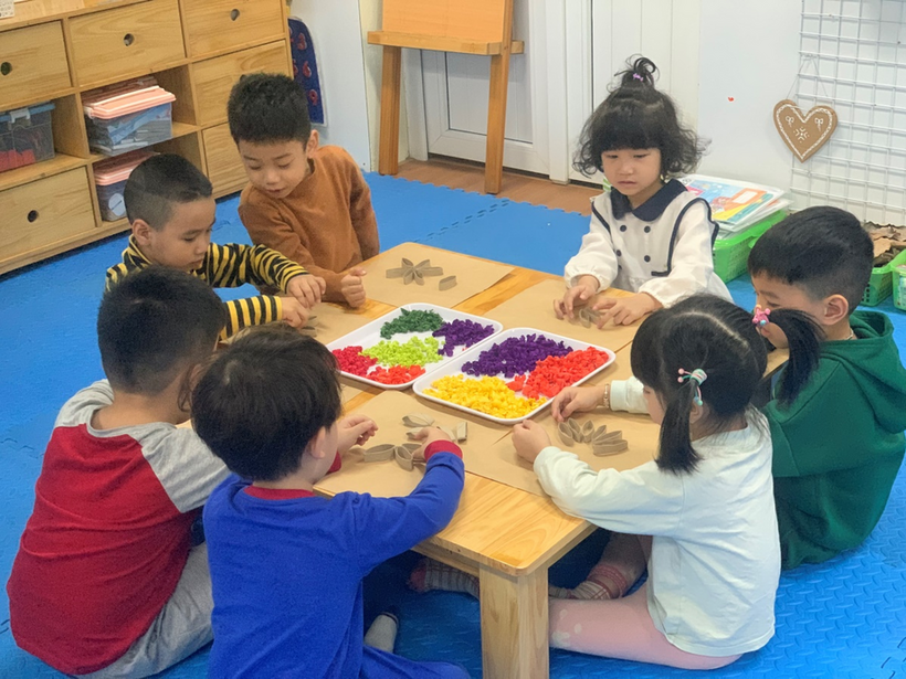 C:\Users\Lop B1\Desktop\anh hoạt dong\z4184258467139_a18817f5115b4d1a7b97f48a73a59a4a.jpg