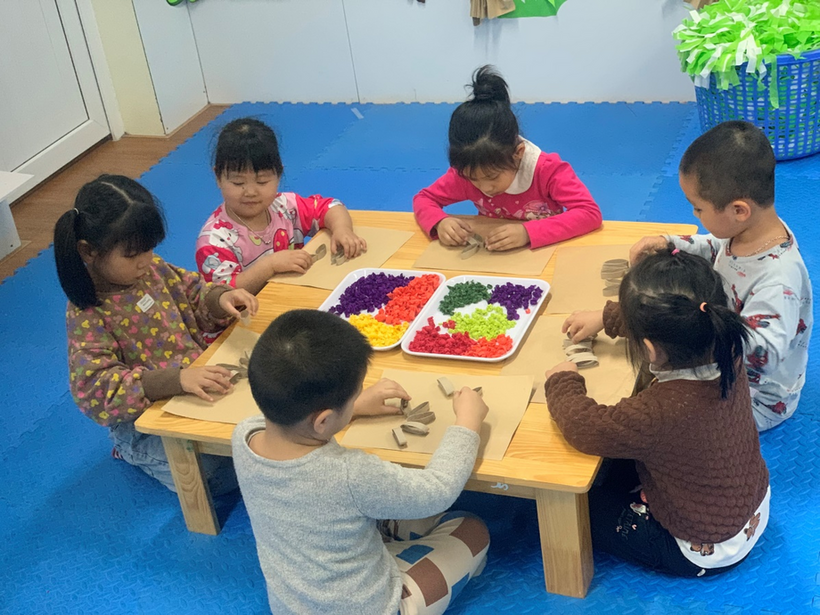 C:\Users\Lop B1\Desktop\anh hoạt dong\z4184258568885_59703d018fda7480f22e202a1ac0f547.jpg