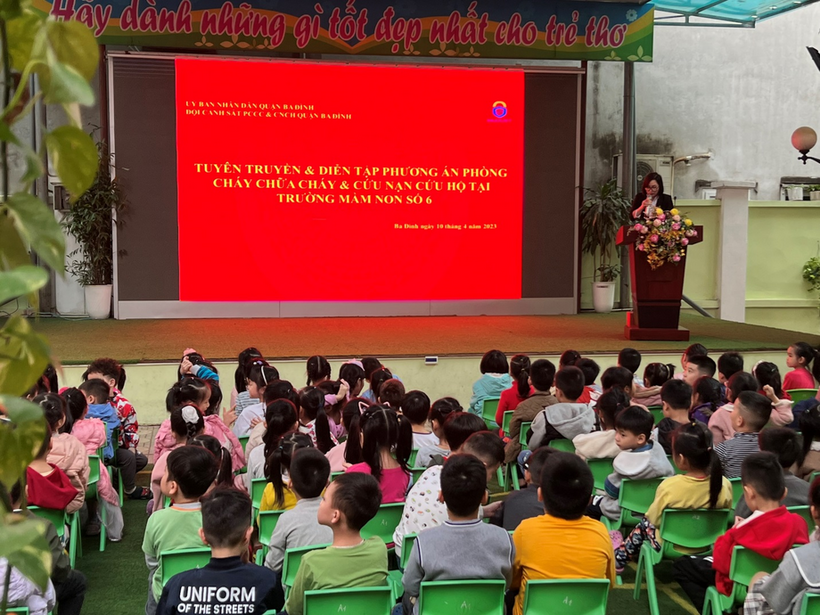 D:\data 10122020\Desktop\ANH MNS6\z4253129640698_44df57c7772cfc1b3d6068095d8f9309.jpg