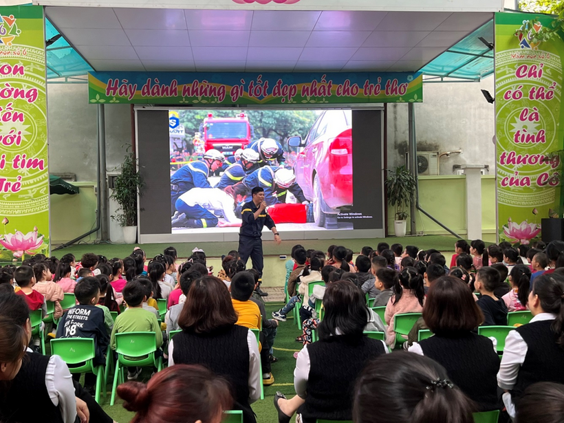 D:\data 10122020\Desktop\ANH MNS6\z4253129733830_fa2c6effbb6d61569bee099fea361a36.jpg