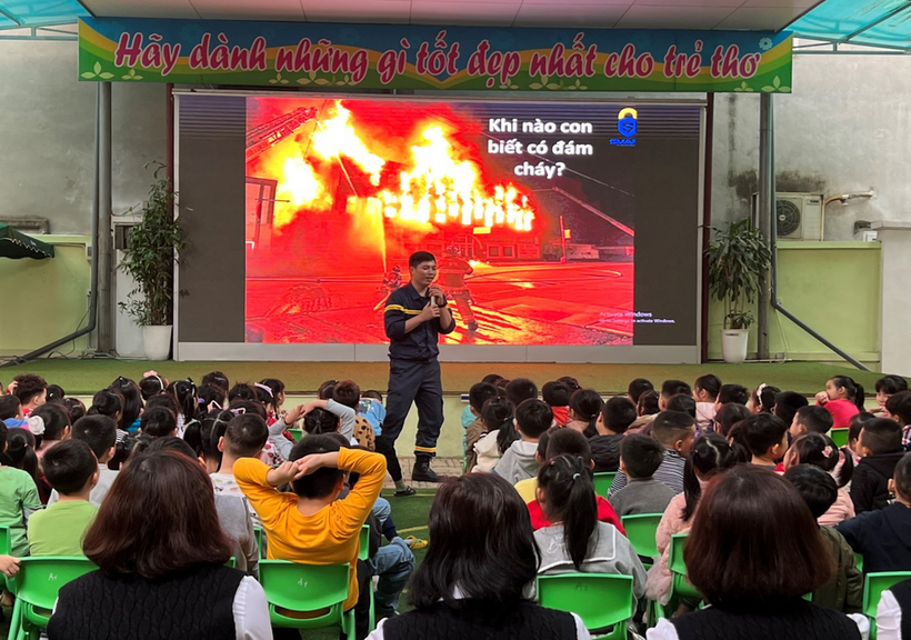 D:\data 10122020\Desktop\ANH MNS6\z4253133977968_f2648837904388b1c8c891ad1e5e75eb.jpg