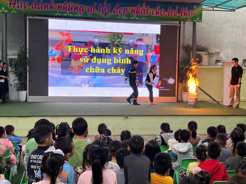 D:\data 10122020\Desktop\ANH MNS6\z4253136840586_0ec078cf3316da49a39a75d3d6bcf9e5.jpg