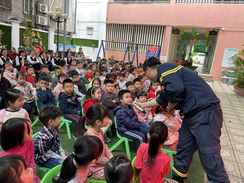 D:\data 10122020\Desktop\ANH MNS6\z4253222003923_688f03b66a20ccb73fd375d9af74c683.jpg