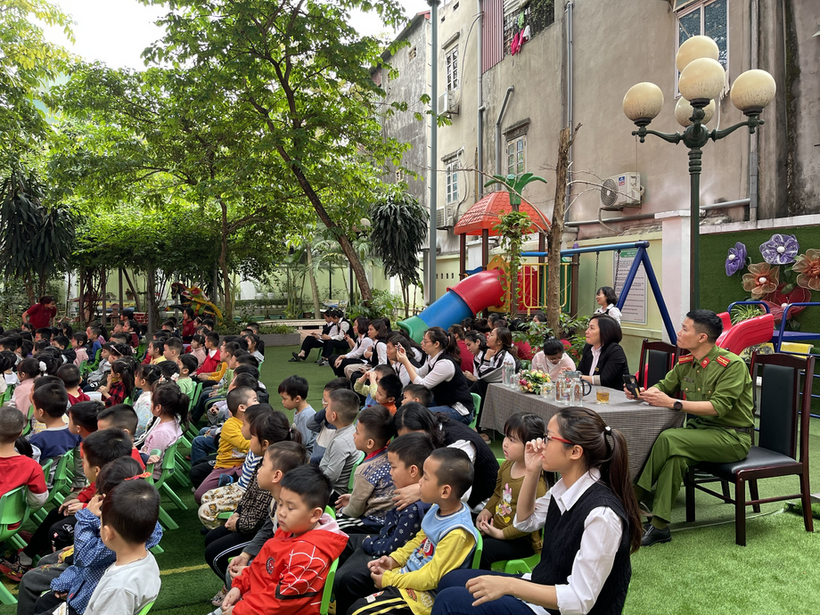 D:\data 10122020\Desktop\ANH MNS6\z4253221010725_7984a1078f2299fd83f7567f58dec5c3.jpg