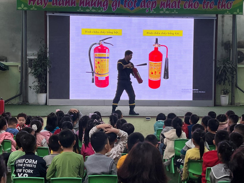 D:\data 10122020\Desktop\ANH MNS6\z4253136585029_ec097c9d64fbe195f5e8da2768ee2e9a.jpg