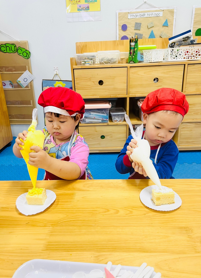 C:\Users\Lop B1\Desktop\bé tập làm nội trợ\z4244896542138_b6b43a5a1d0748f362caefb6db27fb55.jpg