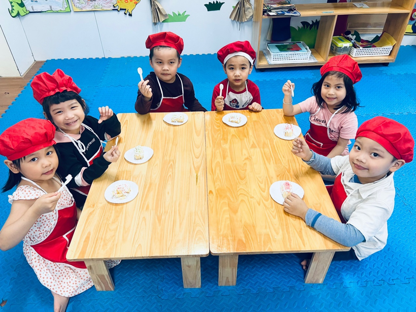 C:\Users\Lop B1\Desktop\bé tập làm nội trợ\z4244897066176_53fc7188e486ee9ae074324ad40e95b0.jpg