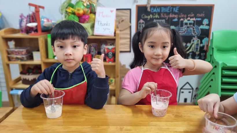 A picture containing text, table, meal
Description automatically generated