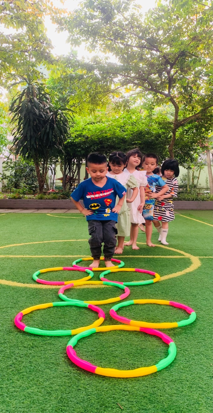 C:\Users\Lop B1\Desktop\anh hoạt dong\z4238609166474_cd84b5c27082d5e08fa8bcefca48a425.jpg