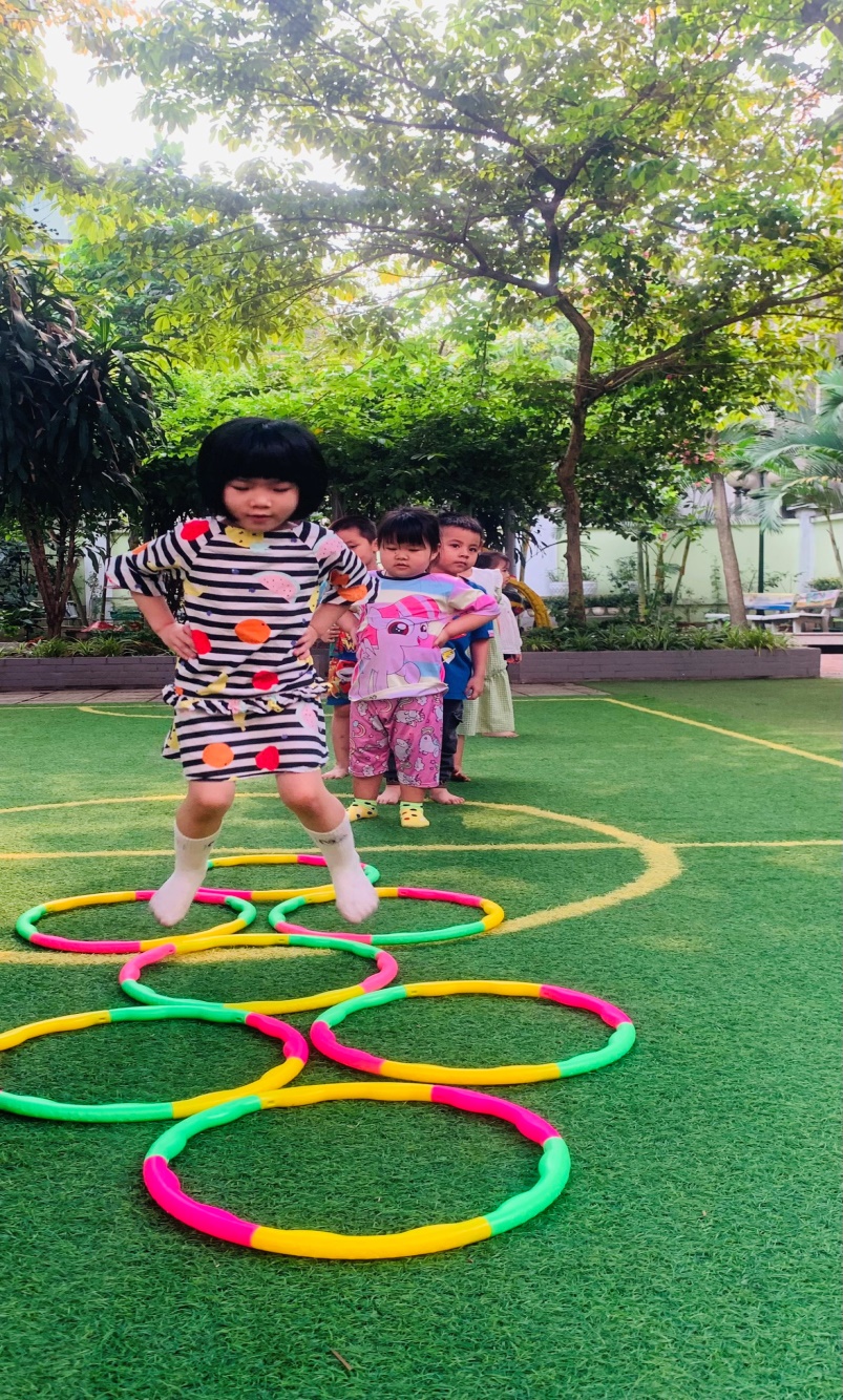 C:\Users\Lop B1\Desktop\anh hoạt dong\z4238609165558_dcafafe2b0300faad2c571ef70481901.jpg