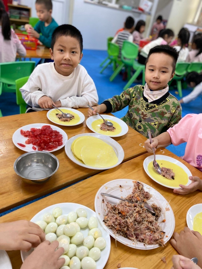 C:\Users\Lop B1\Desktop\a3 anh hoat dong\z4242589411777_f0df51d72455a4c728e6fba9736cbb7b.jpg