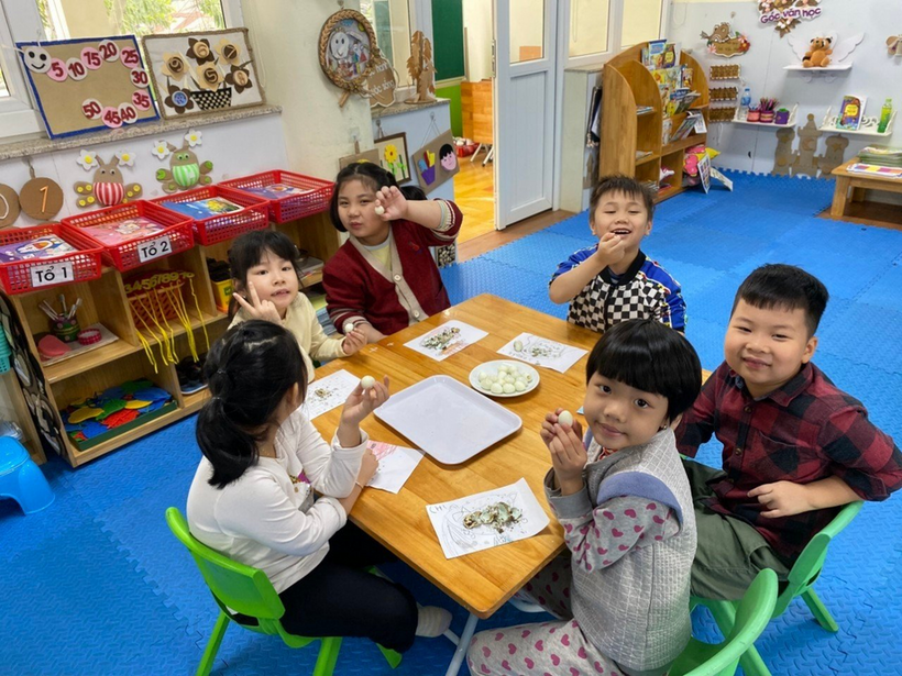 C:\Users\Lop B1\Desktop\a3 anh hoat dong\z4242589741260_17894d06e50dd95502dad33b64ee1fcc.jpg