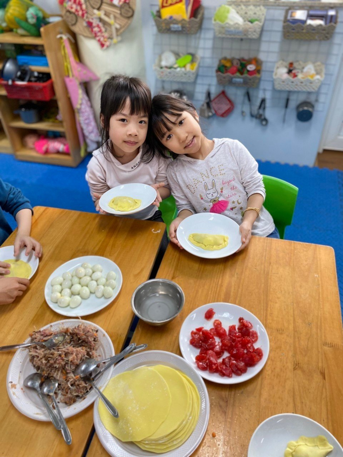 C:\Users\Lop B1\Desktop\a3 anh hoat dong\z4242589430756_f415640b81c6e74a732368642ea572db.jpg