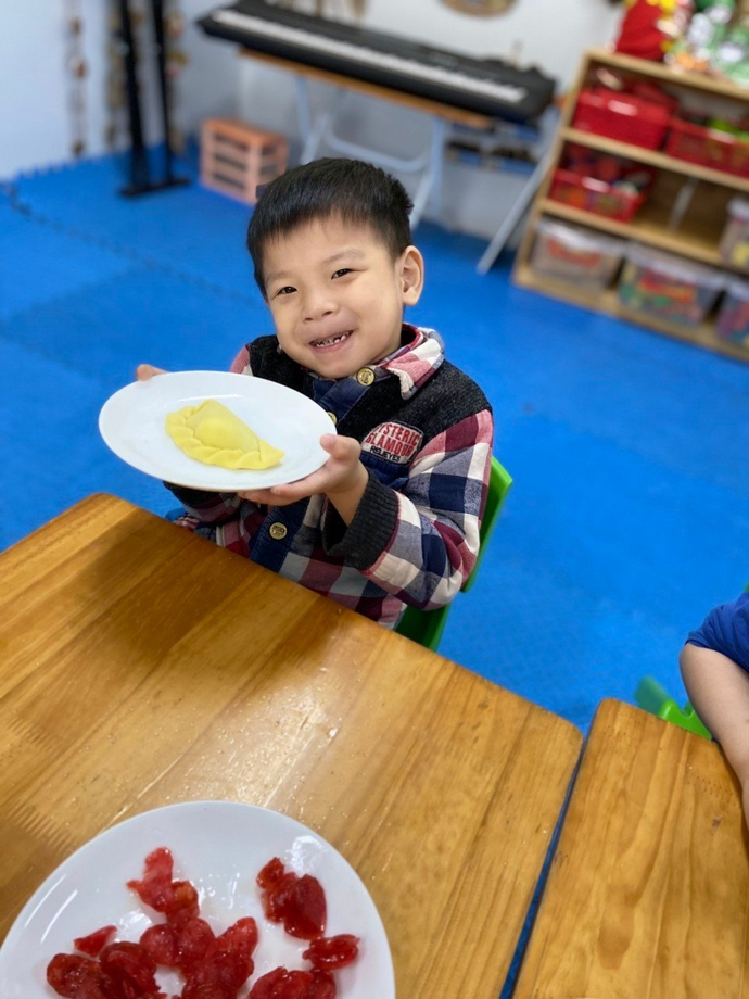 C:\Users\Lop B1\Desktop\a3 anh hoat dong\z4242589458635_d181bfd4a6f42872bd3d55718519ecf1.jpg