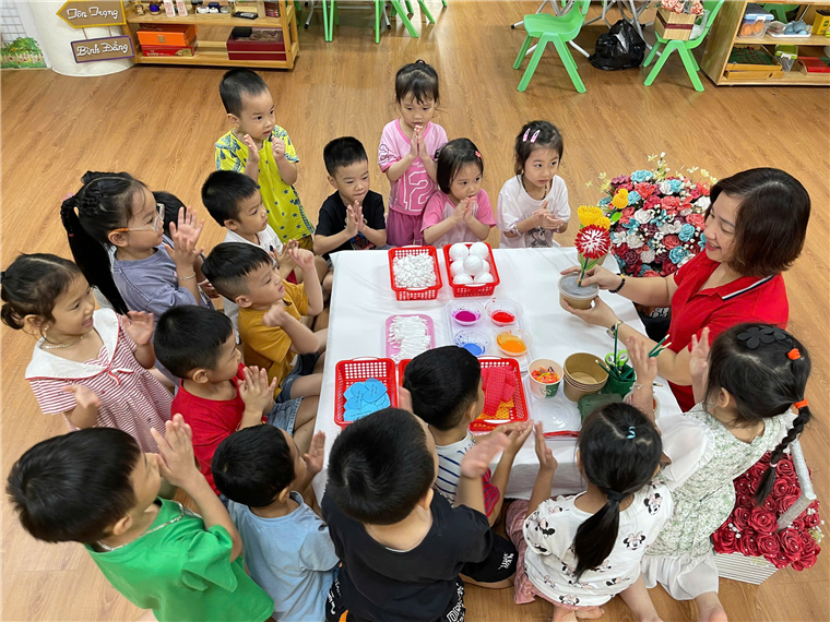 A group of children around a table

Description automatically generated
