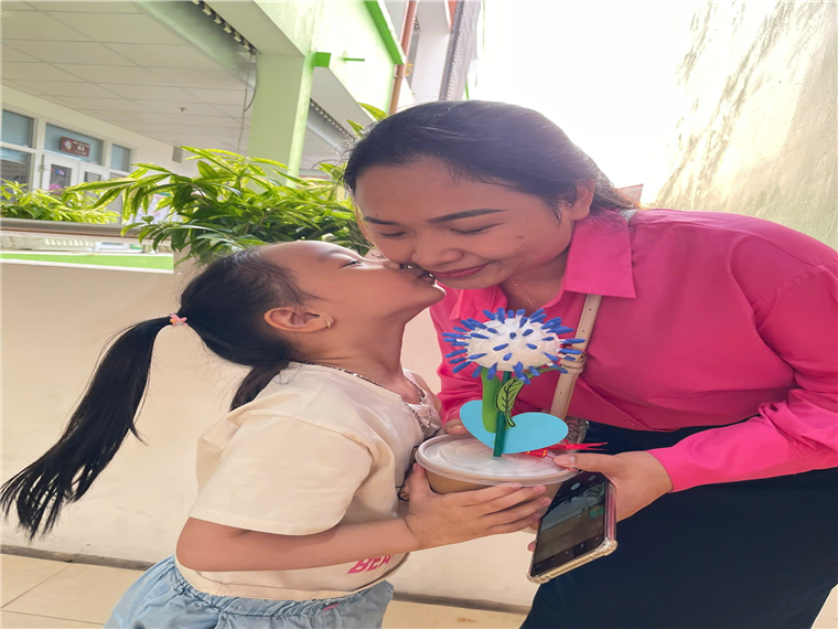 A person kissing a child's cheek

Description automatically generated