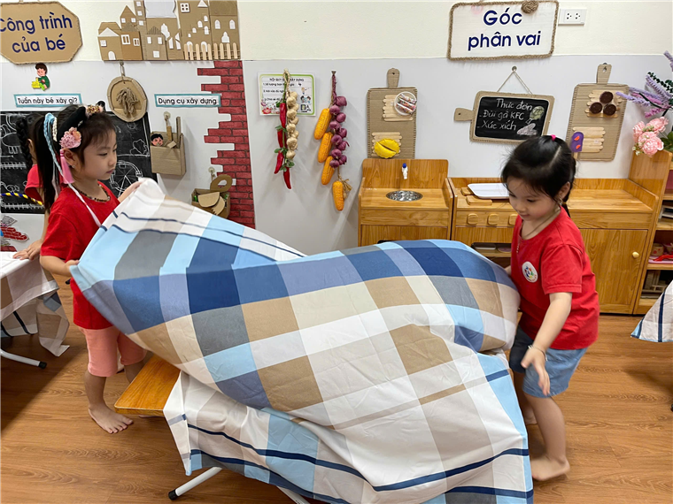 A group of children in a classroom
Description automatically generated