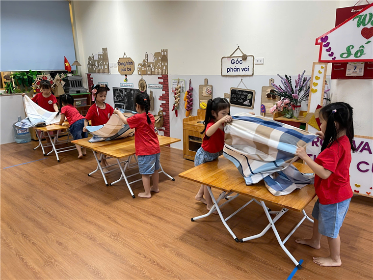 A group of children in a classroom
Description automatically generated