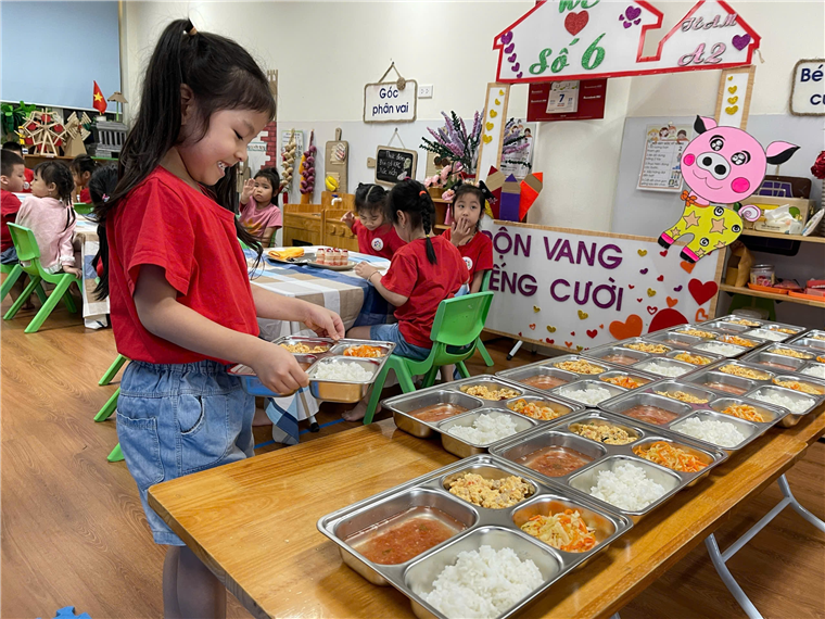 A group of children in a classroom
Description automatically generated