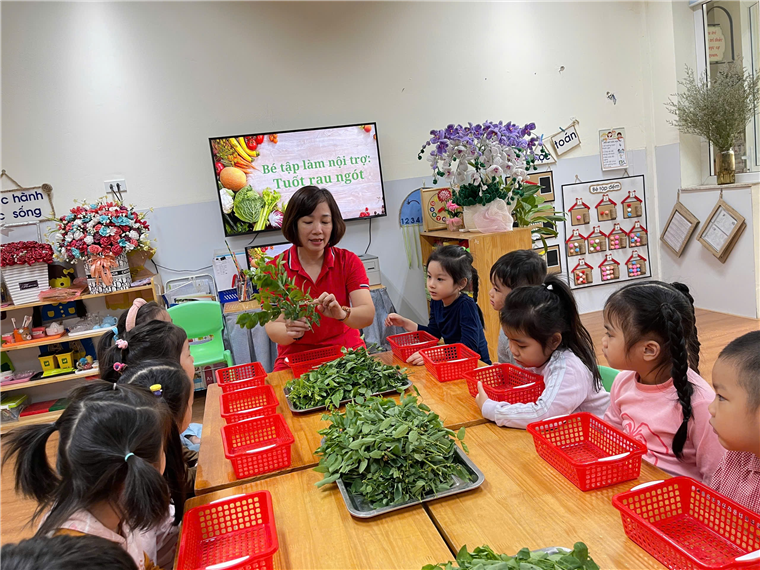 A group of children sitting at a table with baskets of vegetables
Description automatically generated
