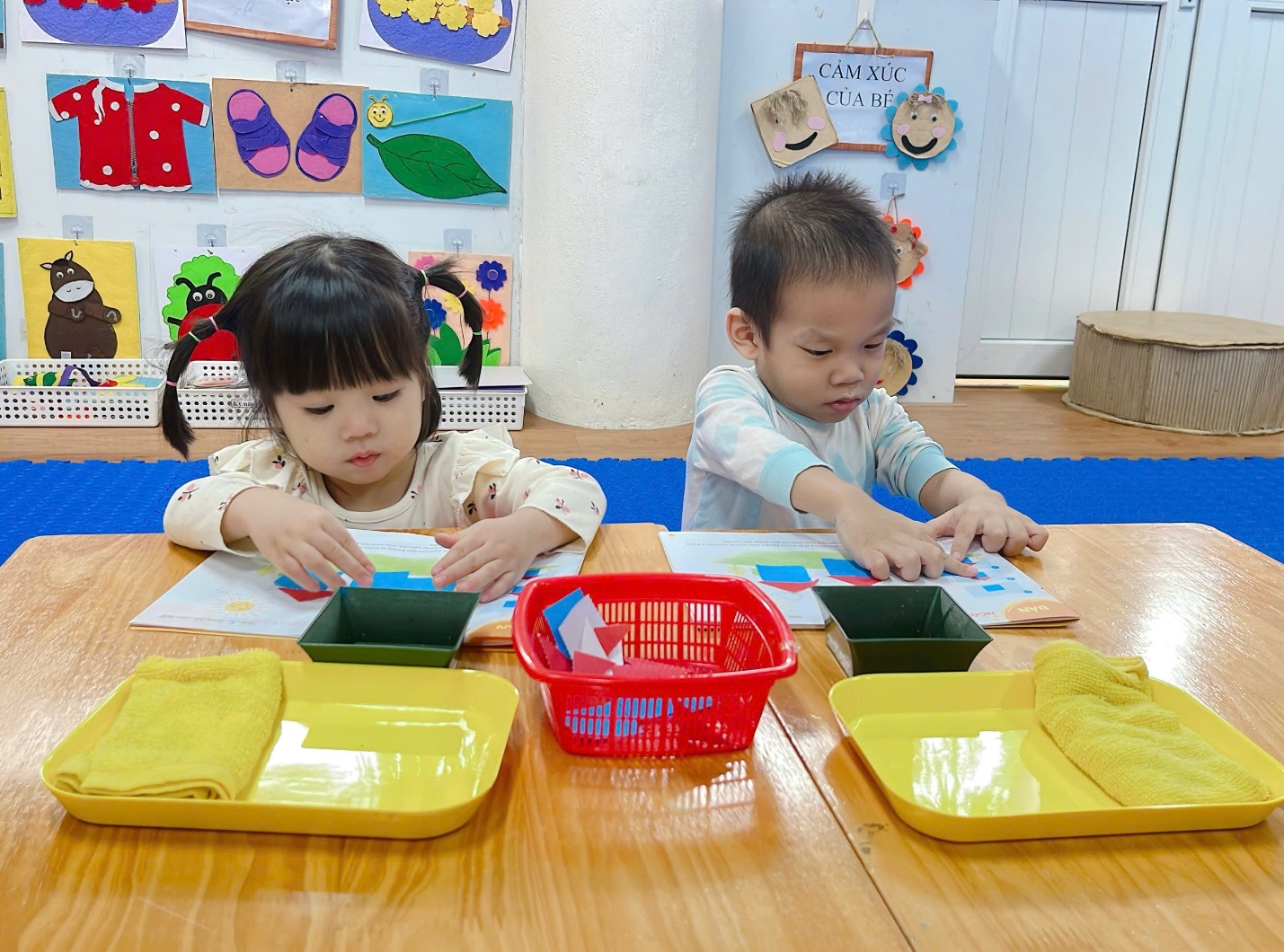 A group of children sitting at a table
Description automatically generated