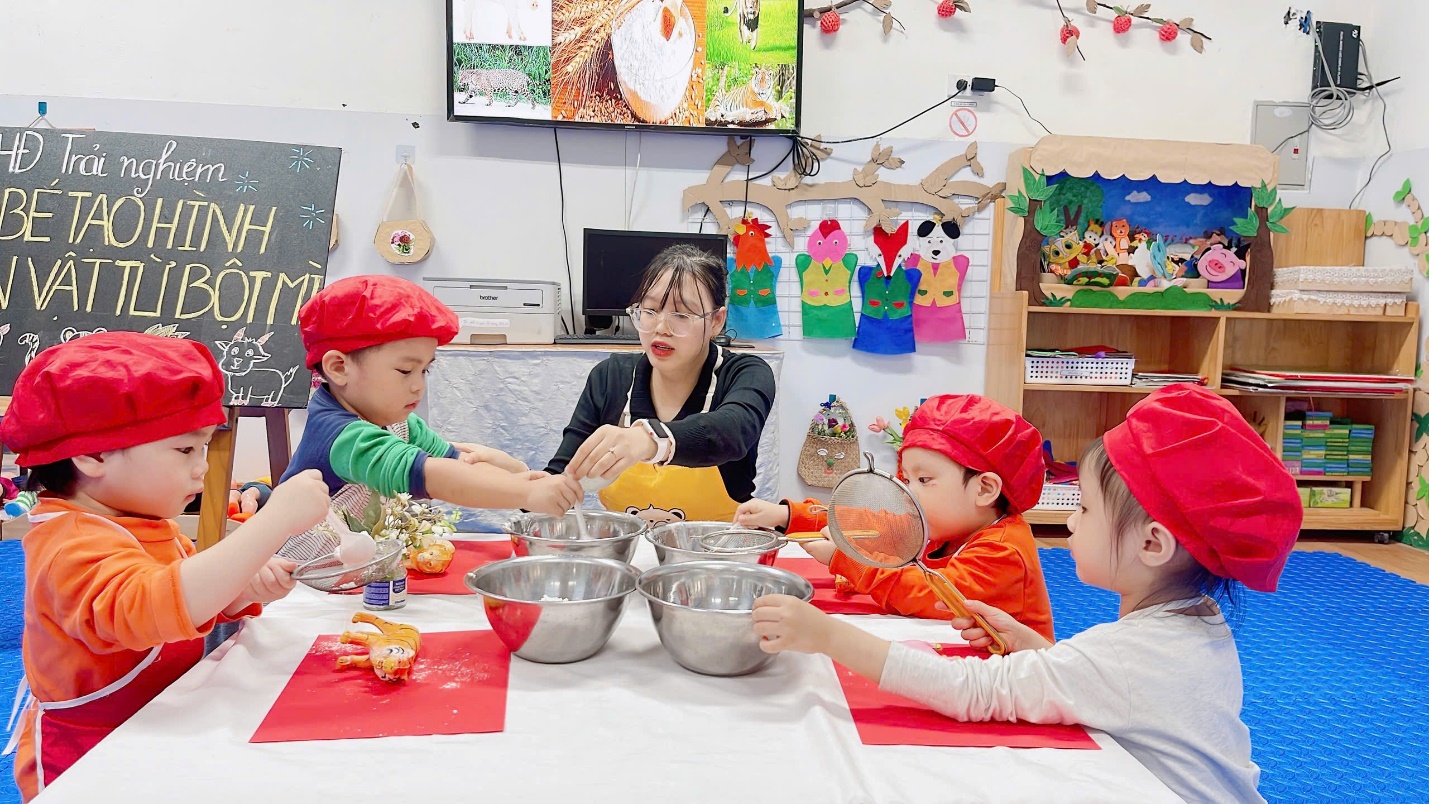 A group of kids sitting at a table with bowls

Description automatically generated