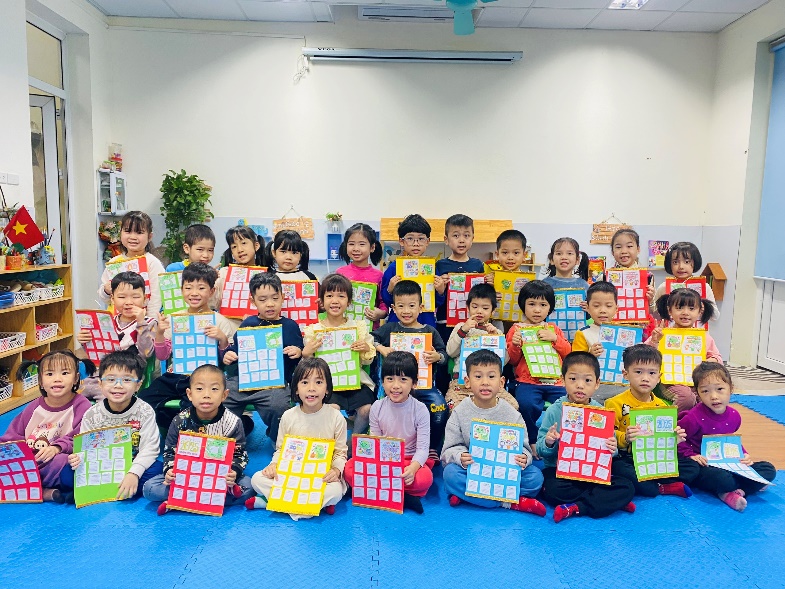 A group of children holding up posters

Description automatically generated