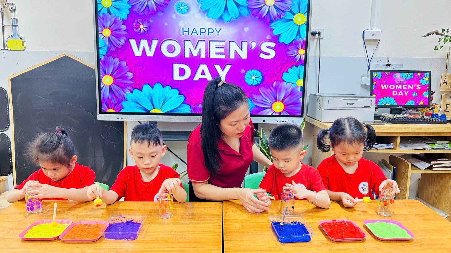 D:\3. NĂM HỌC 2025- 2026\VĂN BẢN\BÀI ĐĂNG WEB\Ảnh các tháng\Tháng 10\Cắm hoa 2010\2179128d34a9b9f7e0b81.jpg