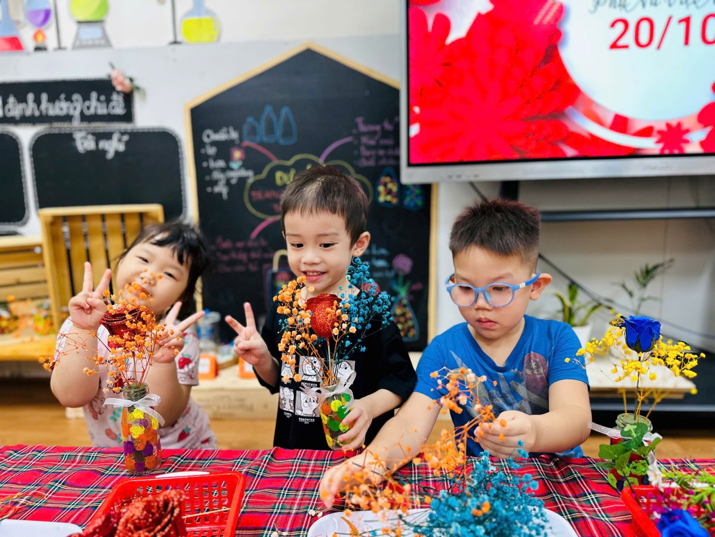 D:\3. NĂM HỌC 2025- 2026\VĂN BẢN\BÀI ĐĂNG WEB\Ảnh các tháng\Tháng 10\Cắm hoa 2010\115626927840475046720.jpg