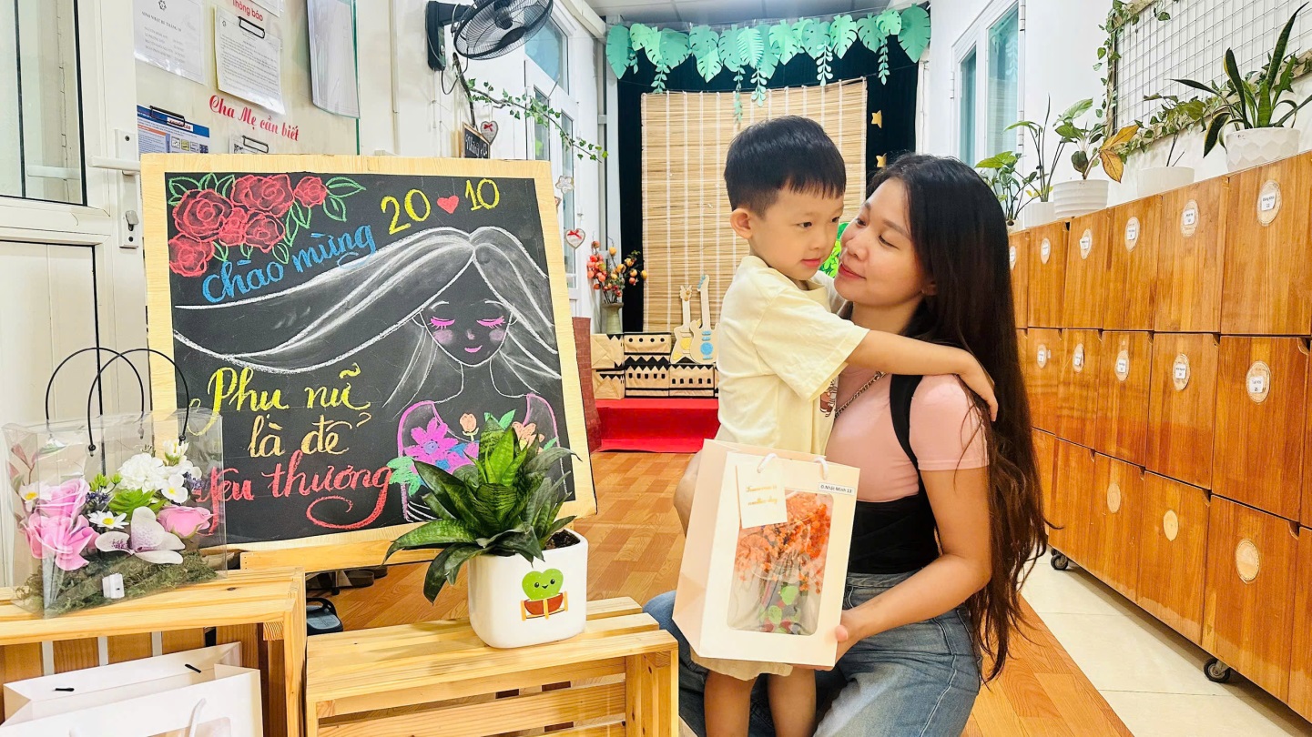 D:\3. NĂM HỌC 2025- 2026\VĂN BẢN\BÀI ĐĂNG WEB\Ảnh các tháng\Tháng 10\Cắm hoa 2010\199124564617142856742.jpg