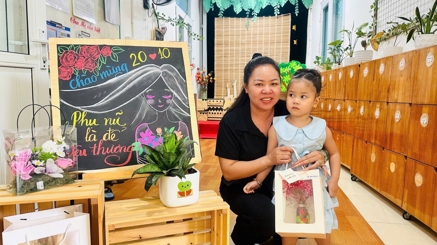 D:\3. NĂM HỌC 2025- 2026\VĂN BẢN\BÀI ĐĂNG WEB\Ảnh các tháng\Tháng 10\Cắm hoa 2010\0119f1fd29d9a487fdc845.jpg