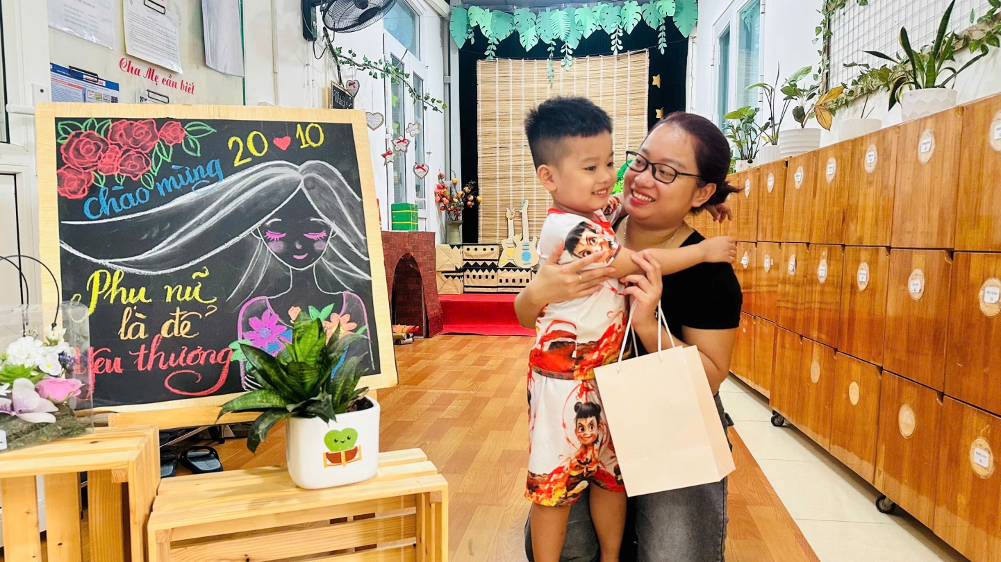 D:\3. NĂM HỌC 2025- 2026\VĂN BẢN\BÀI ĐĂNG WEB\Ảnh các tháng\Tháng 10\Cắm hoa 2010\8632b5186c3ce162b82d40.jpg