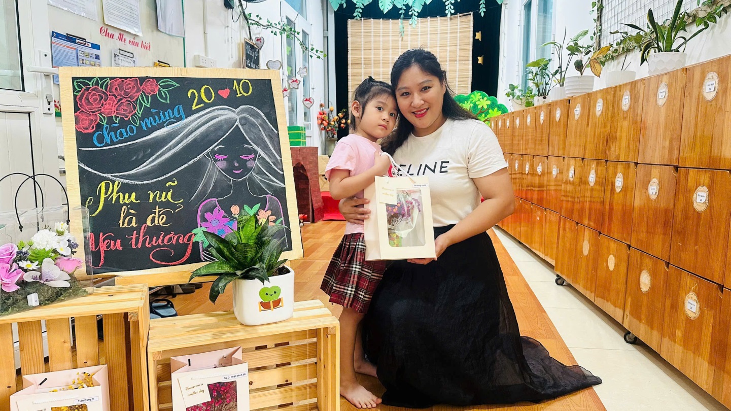 D:\3. NĂM HỌC 2025- 2026\VĂN BẢN\BÀI ĐĂNG WEB\Ảnh các tháng\Tháng 10\Cắm hoa 2010\330956828134066101633.jpg