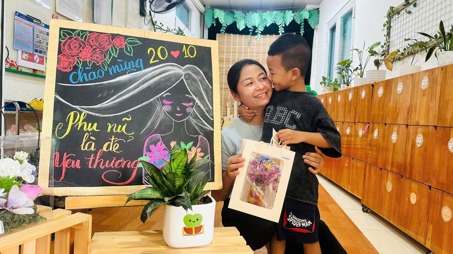 D:\3. NĂM HỌC 2025- 2026\VĂN BẢN\BÀI ĐĂNG WEB\Ảnh các tháng\Tháng 10\Cắm hoa 2010\b6e750ea88ce05905cdf27.jpg