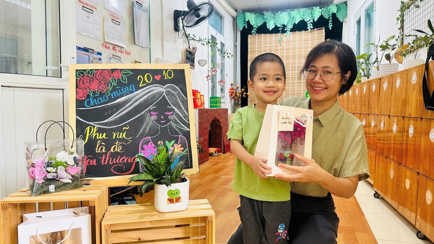 D:\3. NĂM HỌC 2025- 2026\VĂN BẢN\BÀI ĐĂNG WEB\Ảnh các tháng\Tháng 10\Cắm hoa 2010\b070629dbab937e76ea844.jpg