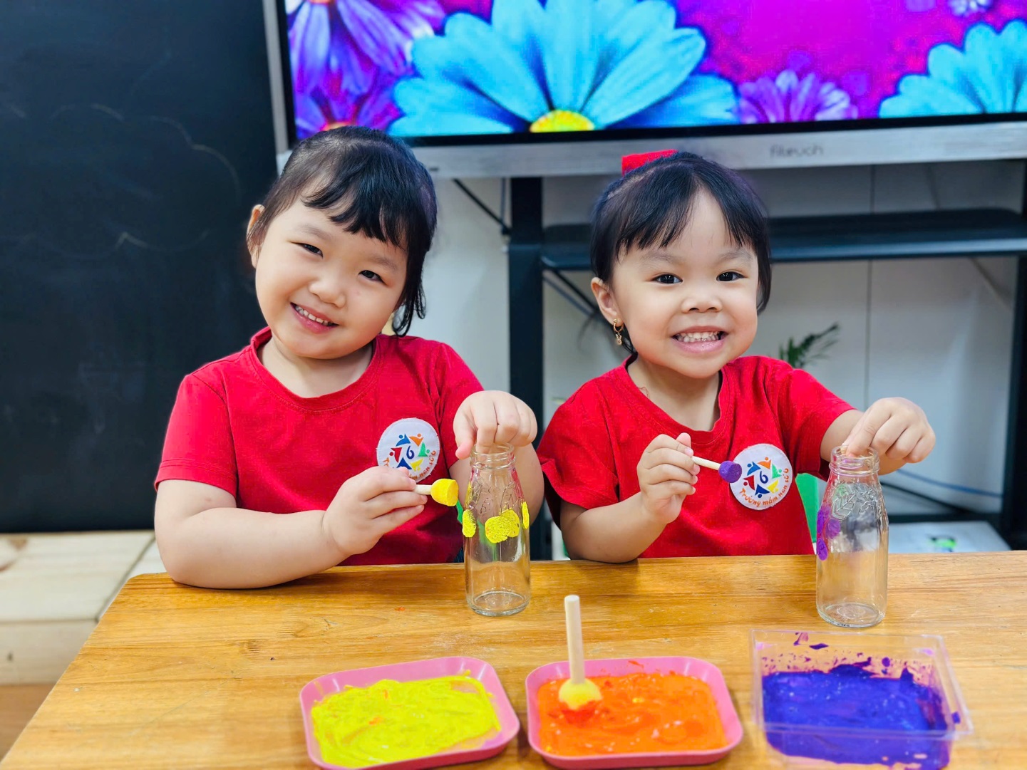 D:\3. NĂM HỌC 2025- 2026\VĂN BẢN\BÀI ĐĂNG WEB\Ảnh các tháng\Tháng 10\Cắm hoa 2010\4fcf630f442bc975903a10.jpg