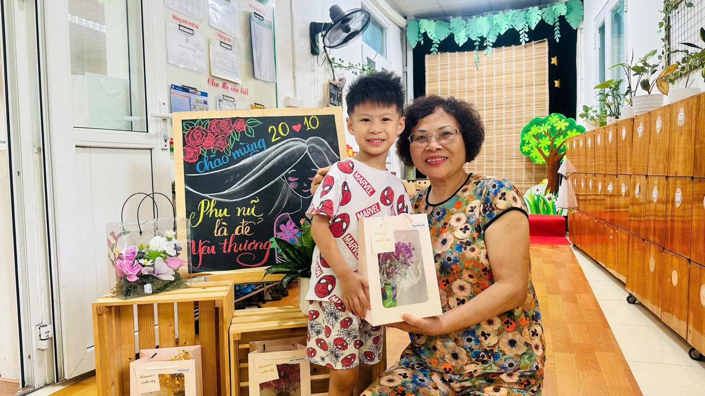 D:\3. NĂM HỌC 2025- 2026\VĂN BẢN\BÀI ĐĂNG WEB\Ảnh các tháng\Tháng 10\Cắm hoa 2010\f48434caecee61b038ff36.jpg