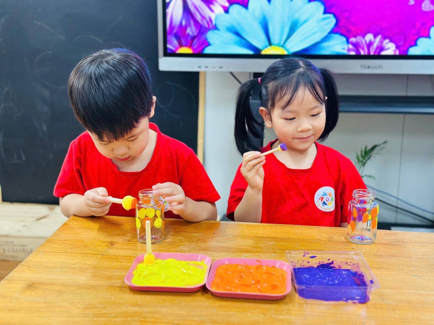 D:\3. NĂM HỌC 2025- 2026\VĂN BẢN\BÀI ĐĂNG WEB\Ảnh các tháng\Tháng 10\Cắm hoa 2010\8e13db36fd12704c29033.jpg