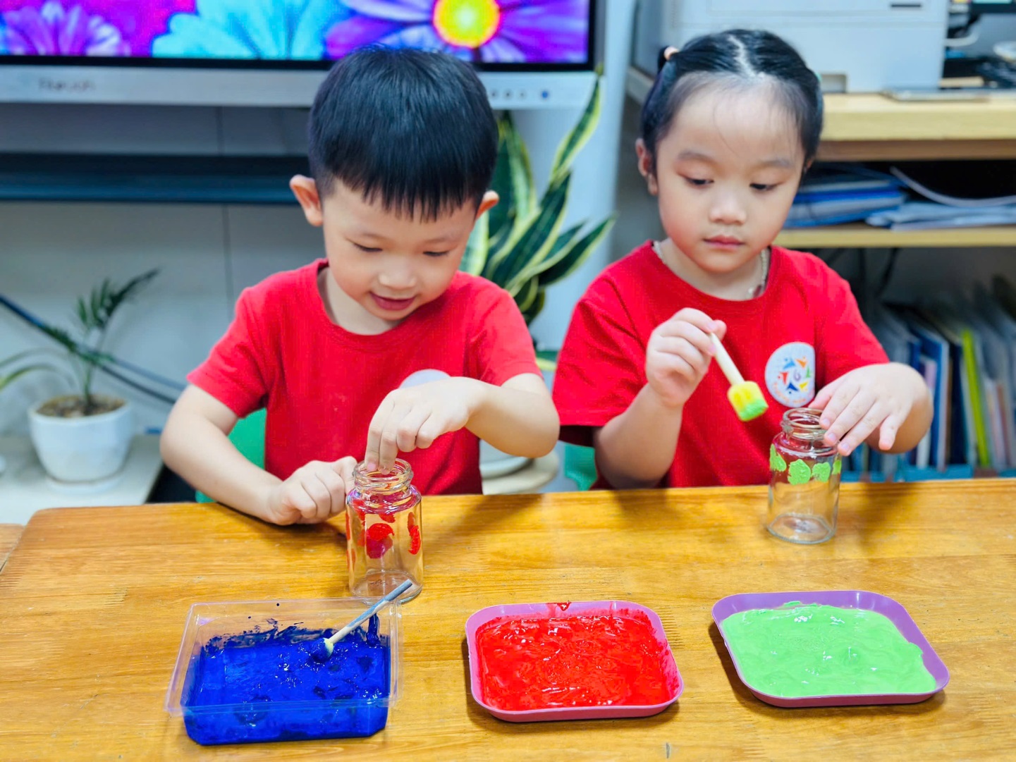 D:\3. NĂM HỌC 2025- 2026\VĂN BẢN\BÀI ĐĂNG WEB\Ảnh các tháng\Tháng 10\Cắm hoa 2010\788d89afaf8b22d57b9a2.jpg