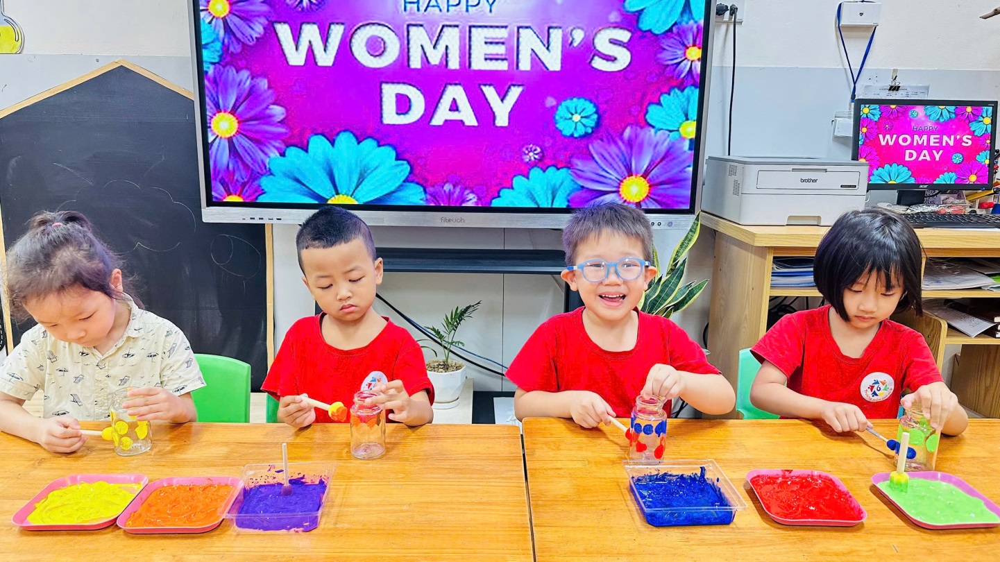 D:\3. NĂM HỌC 2025- 2026\VĂN BẢN\BÀI ĐĂNG WEB\Ảnh các tháng\Tháng 10\Cắm hoa 2010\b57d9431b2153f4b66045.jpg